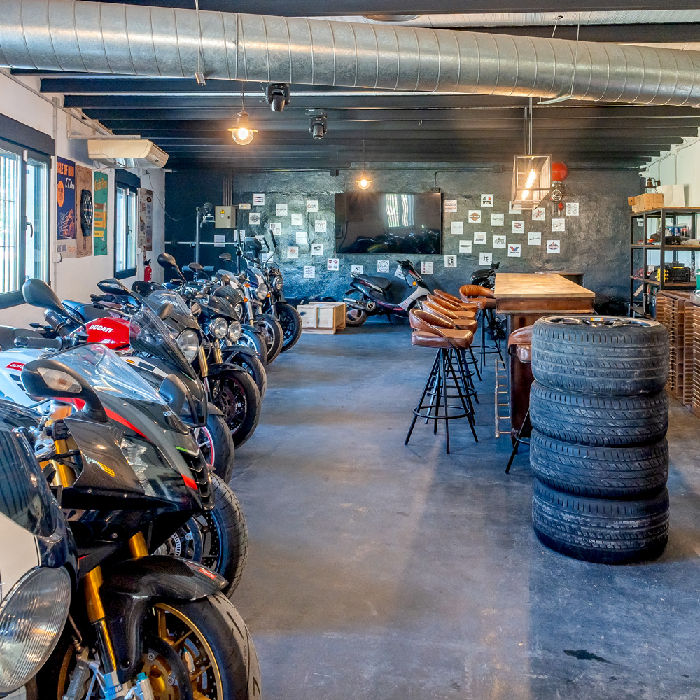 FANS CAVE
