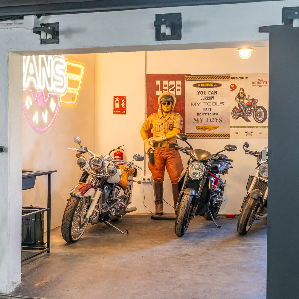 FANS CAVE